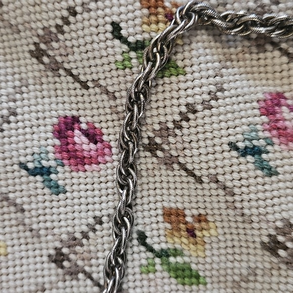 Vintage Floral 1950s 60s Needlepoint hand bag - Picture 10 of 10